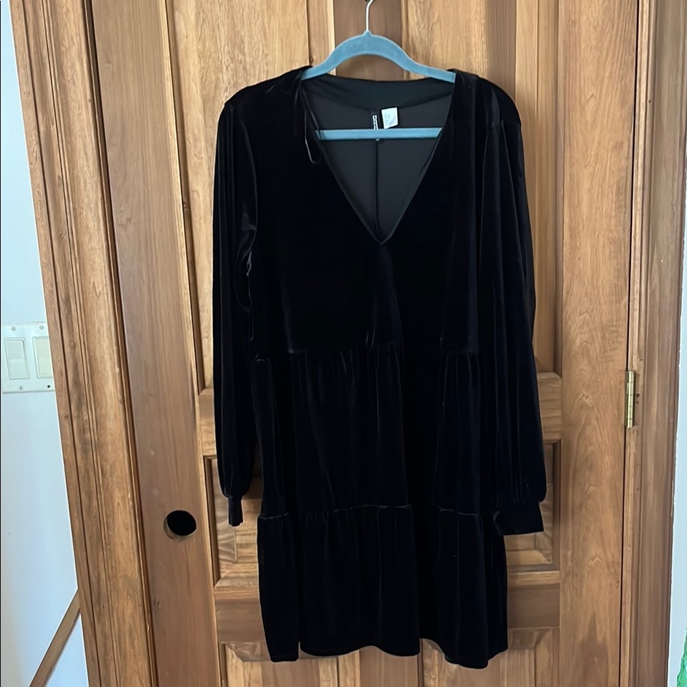 Black Velvet Long Sleeve Dress
